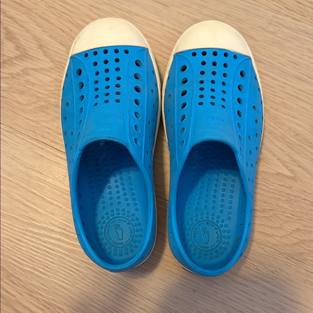 Native Shoes - Size 11